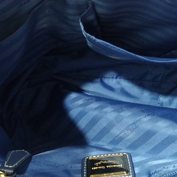 Samantha Thavasa Blue Leather Shoulder Bag - Zipper Closure - Gold Hardware - Picture 8 of 15